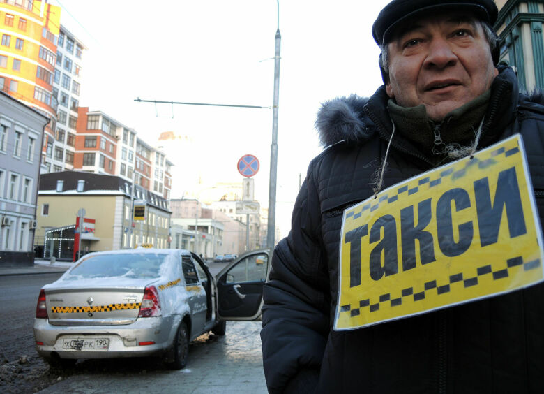Изображение Штрафы и эвакуация: таксистам запретят парковку во дворах