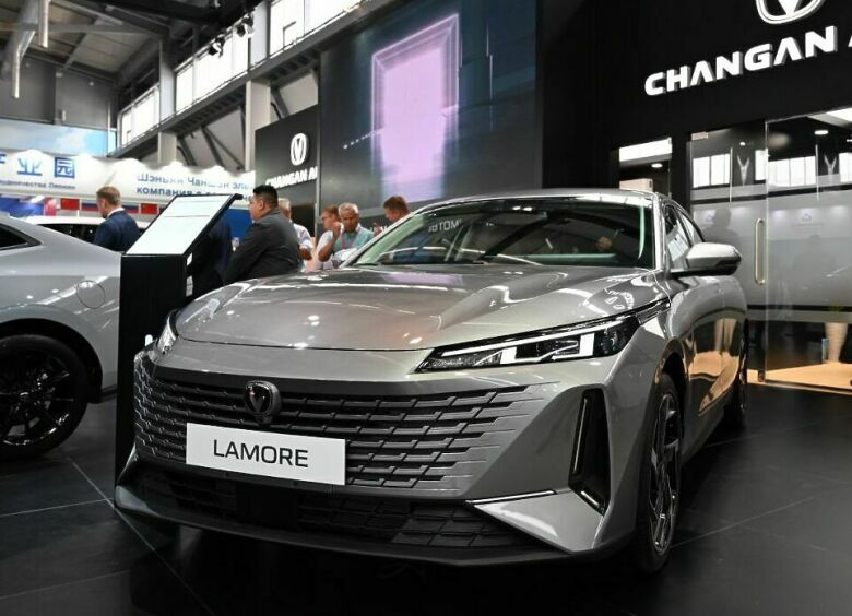 Изображение Против Chery Arrizo 8: Changan презентовал в России седан Lamore