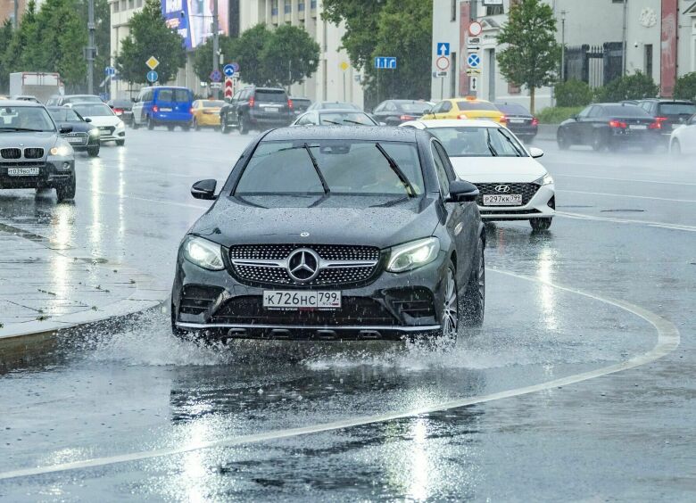 Изображение Что категорически нельзя делать водителю во время сильного дождя