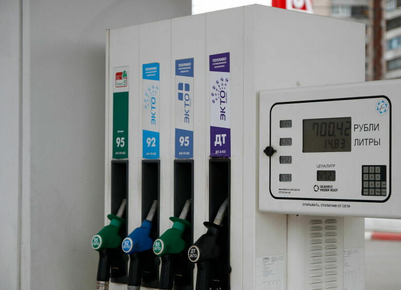 Изображение 110 рублей за доллар: когда остановится рост цен на бензин