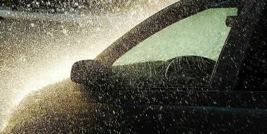 Как осенние дожди «разводят» водителей на большие деньги