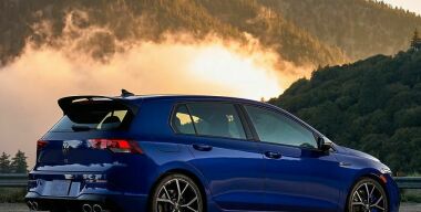 Впечатляющая мощность и шокирующая цена: в Россию приехал Volkswagen Golf R