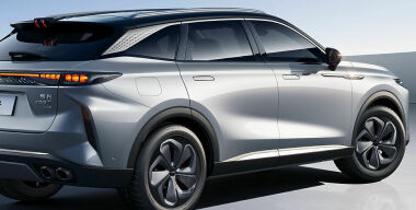 Кроссовер Exeed RX получил «автомат» вместо «робота»