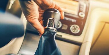 Почему сцепление «схватывает» в самом конце хода педали