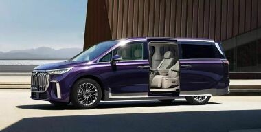 Минивэн Voyah Dream стал лучше понимать русский язык