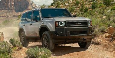 Покусились на святое: Toyota Land Cruiser может стать электромобилем