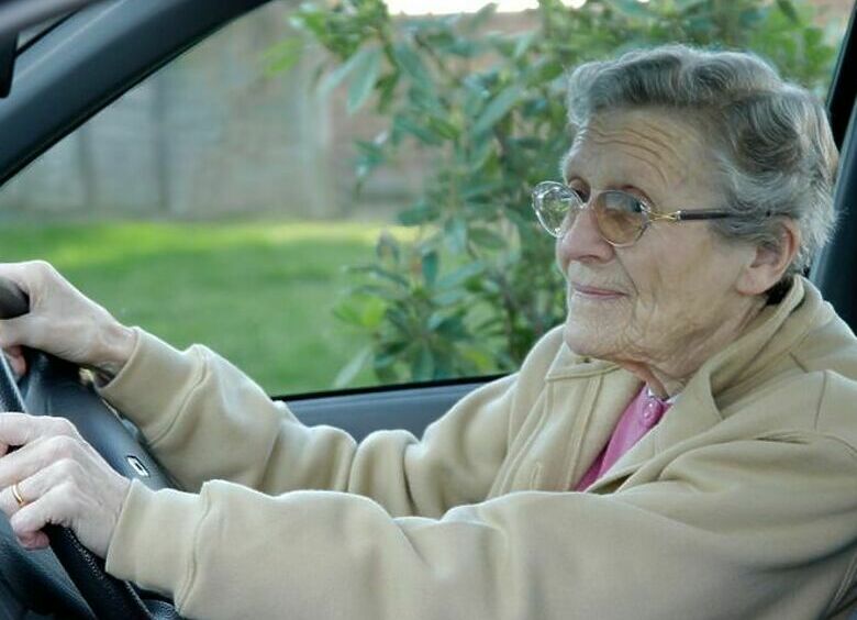 Изображение Как ГИБДД относится к старикам и пенсионерам за рулем