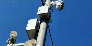 Чем опасны для водителей белые «круглые» камеры над дорогой