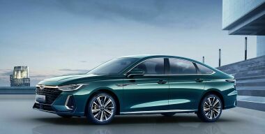 Китайские седаны готовы разорвать Россию, Госдума — мозги водителей, а автовладельцы — дилеров: итоги недели