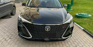 Российские дилеры рассекретили салон и опции новейшего седана Changan Eado Plus