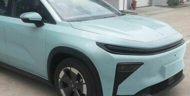 В сети появились первые фотографии серийного кроссовера Livan 7