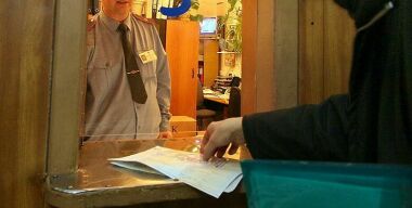 Зарегистрирует ли ГИБДД автомобиль без шильдиков на кузове