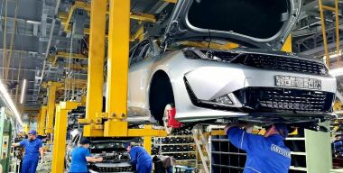 Деньги вместо картошки: «Автотор» повышает зарплату рабочим