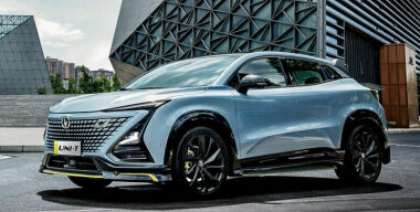 Changan раскрыл подробности о кроссовере Uni-T для России