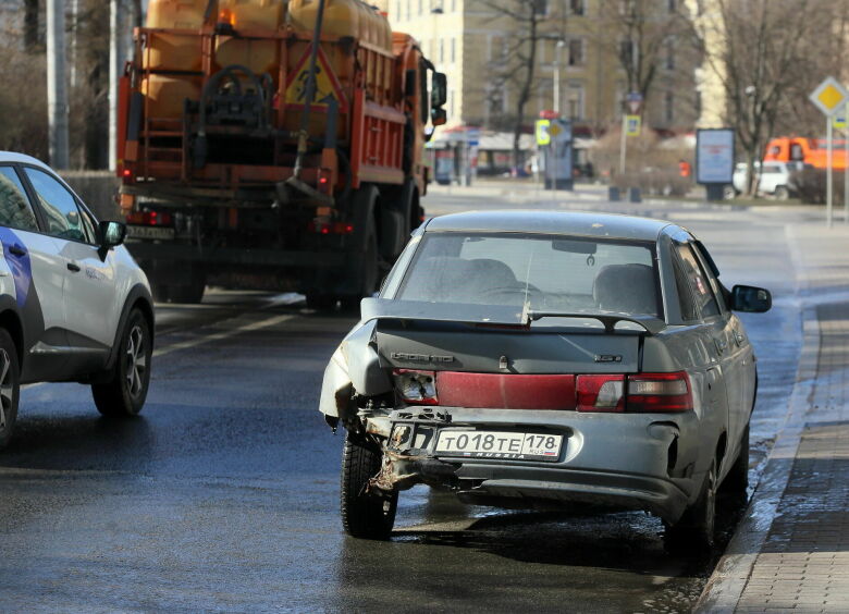 Изображение ГИБДД: российские водители пьют по-прежнему, но гробят себя реже