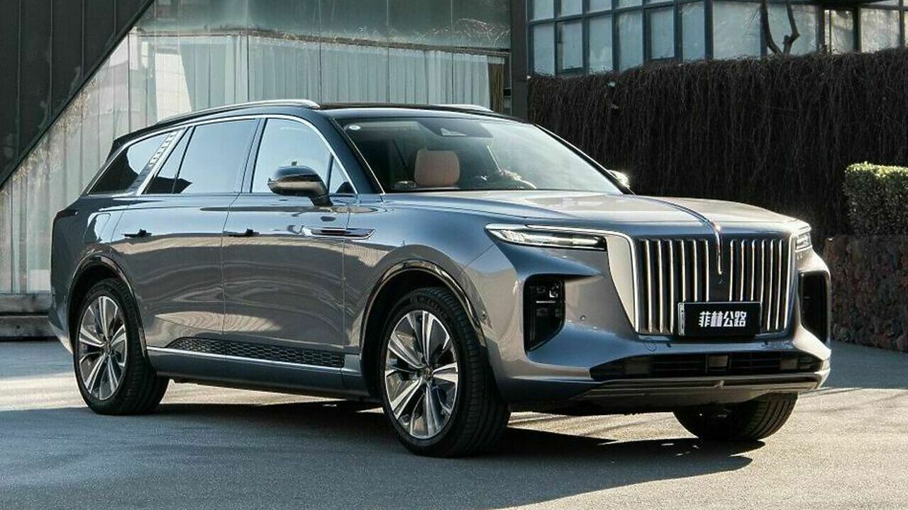 Седан-аналог. Первый обзор китайского лимузина Hongqi H9 за 10 миллионов рублей