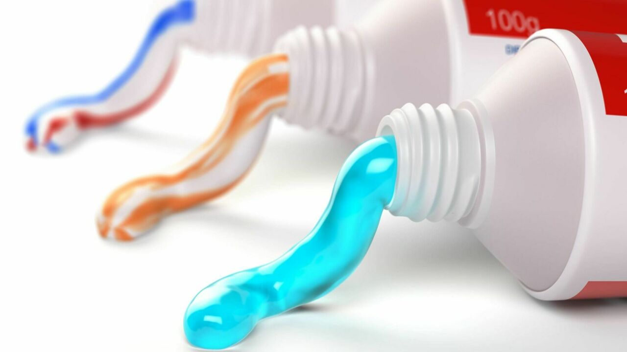 Зубная паста. Тюбик зубной пасты. Разноцветная зубная паста. Зубная паста выдавленная. Тюбик значение