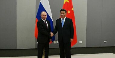 Авторынок продолжает падать, а «китайцы» — нападать