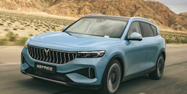 В России стартовали продажи самой дорогой версии гибридного кроссовера Voyah Free