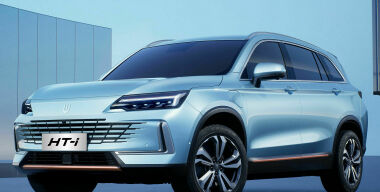 В Россию приехал новый гибридный кроссовер Skywell HT-i