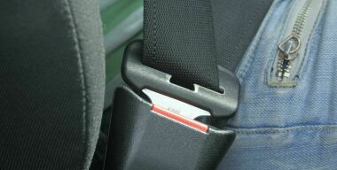 Почему ремни безопасности провисают и перестают автоматически скатываться