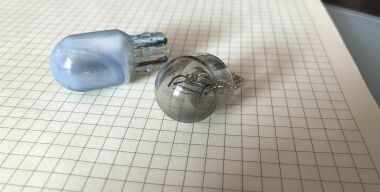 Почему постоянно перегорают лампочки в фарах автомобиля