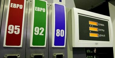 Российские власти пообещали «инфляционный» рост цен на бензин