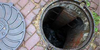 Почему нельзя ставить авто рядом с водопроводным люком и сливной канавой