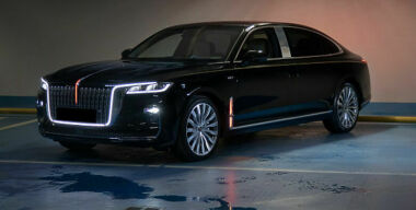 В России появился недоступный для простых смертных китайский лимузин Hongqi H9+