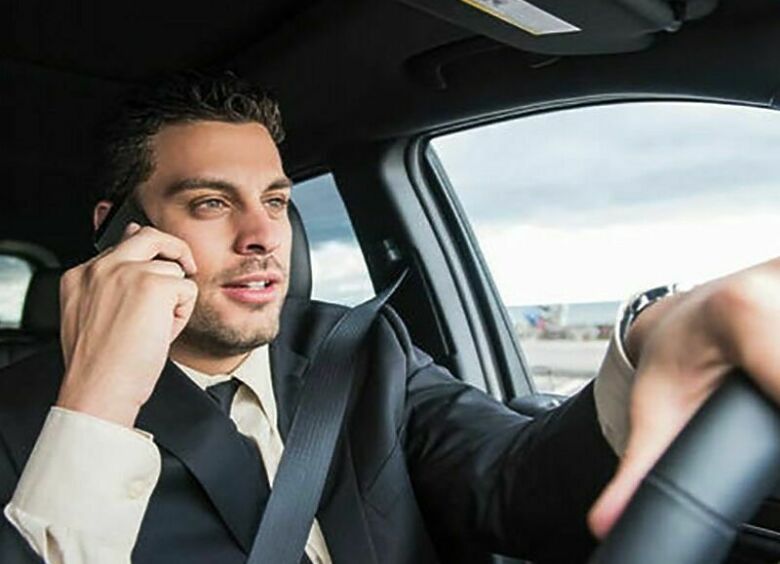 Изображение Кто опаснее для водителя: пассажир или мобильный телефон
