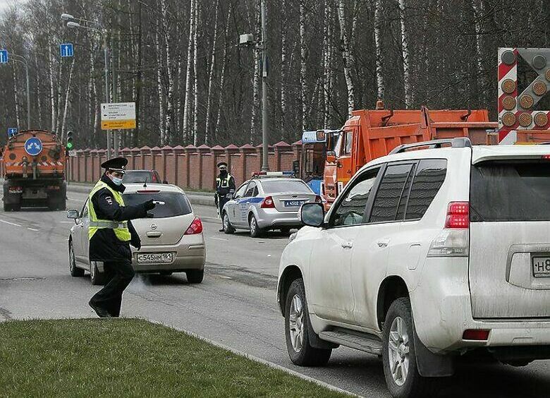 Изображение Может ли инспектор ДПС заставить пассажира покинуть автомобиль в отсутствие водителя