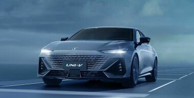 Как Skoda Octavia, только интереснее: Changan привез в Россию лифтбэк Uni-V