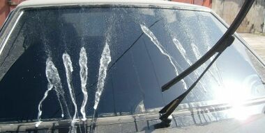 Почему струйные форсунки омывателя зимой лучше, чем веерные