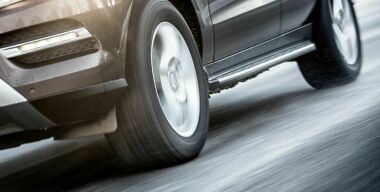 Остановка по требованию: способна ли затормозить на льду бюджетная «липучка»