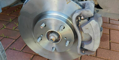 Почему у многих машин скоро массово начнут клинить колеса