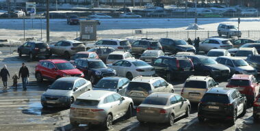 Припарковать машину в московских новостройках стало вдвое сложнее