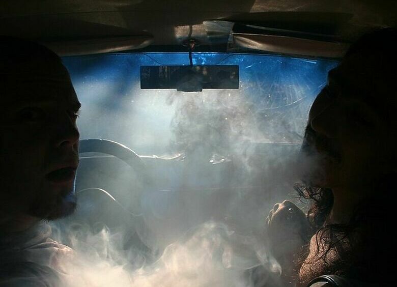 Изображение Как штрафуют водителей за курение в автомобиле