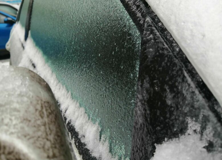 Изображение Как быстро очистить машину от последствий ледяного дождя