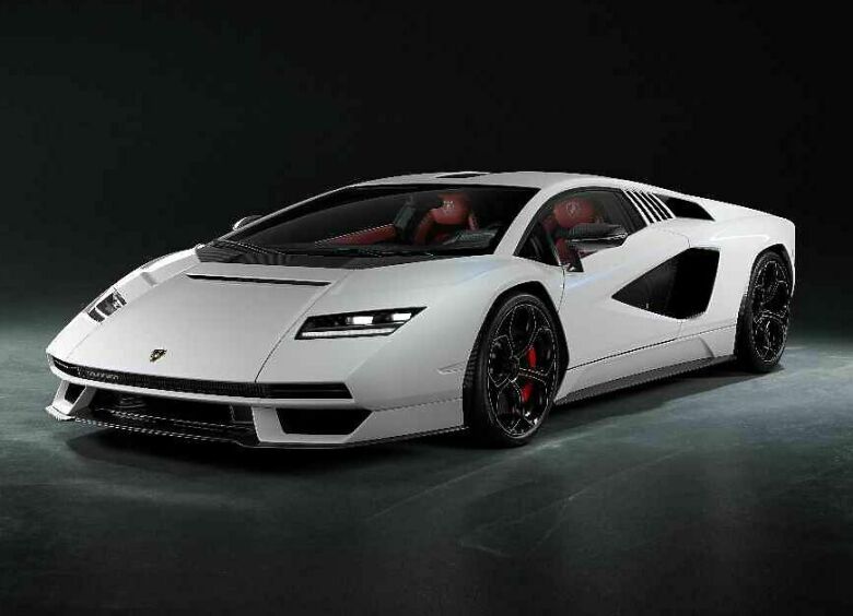 Изображение Lamborghini предупредила владельцев суперкаров о смертоносной крышке моторного отсека