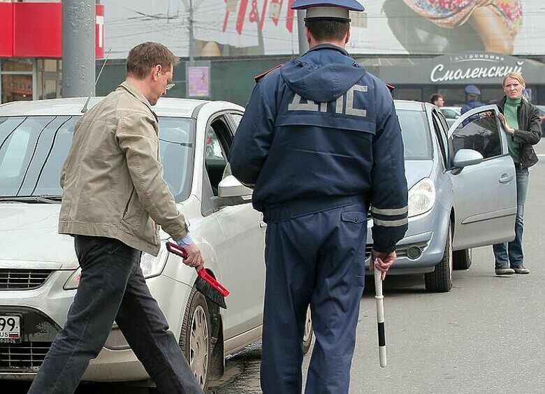 Изображение Может ли по закону инспектор ГИБДД интересоваться самочувствием водителя