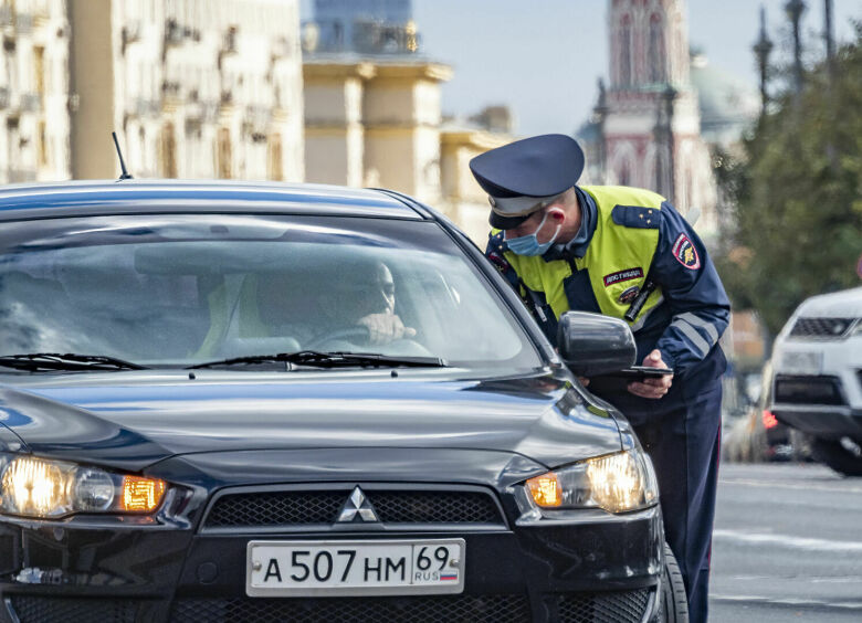 Изображение Столичная ГИБДД отчиталась о количестве водителей, пойманных на даче взяток