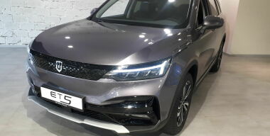 Названа дата начала продаж кроссовера Skywell ET5 из Китая