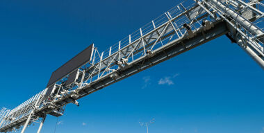 Камеры ГИБДД научат распознавать нечитаемые автомобильные номера