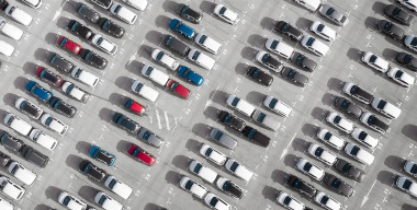 Минтранс решил запретить парковку во дворах и на улицах городов