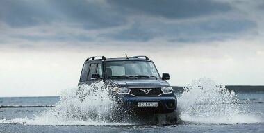 Названа стоимость упрощенных версий УАЗ «Патриот»