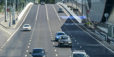 Зачем водители иногда поочередно включают правый и левый «поворотник»