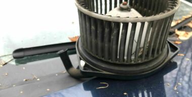 Почему осенью в машине начинает трещать печка