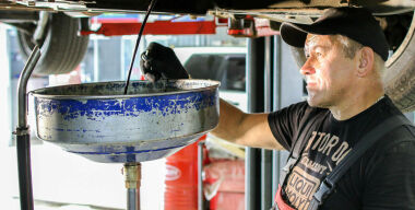 Двигатель работает даже без масла: как разводят автовладельцев продавцы чудодейственных смазок