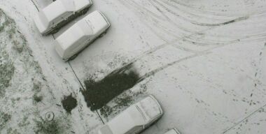 Хакеры научились удаленно взламывать «умные» автомобили россиян