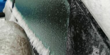 Зачем опытные водители возят в машине монтировку и пакетик соли